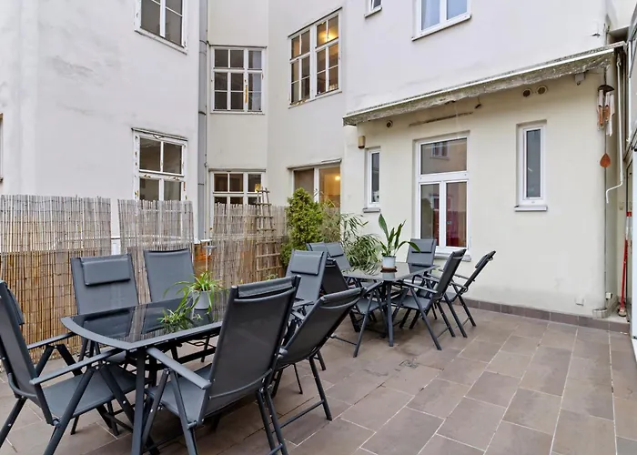Very Spacious With A Wintergarden And Terrace, 1 Minute To Tram Station Apartment Vienna