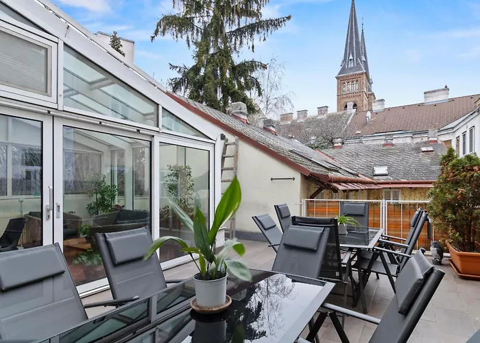 Very Spacious With A Wintergarden And Terrace, 1 Minute To Tram Station Vienna