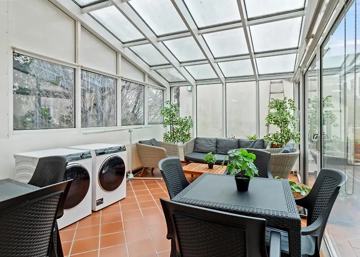 Very Spacious With A Wintergarden And Terrace, 1 Minute To Tram Station * Vienna