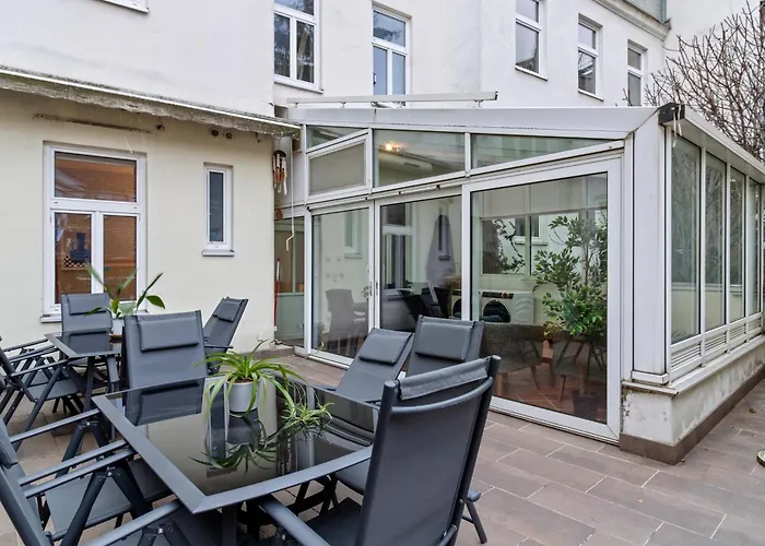 Apartment Very Spacious With A Wintergarden And Terrace, 1 Minute To Tram Station *