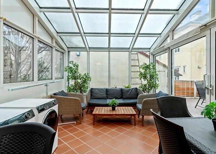 Apartment Very Spacious With A Wintergarden And Terrace, 1 Minute To Tram Station Vienna
