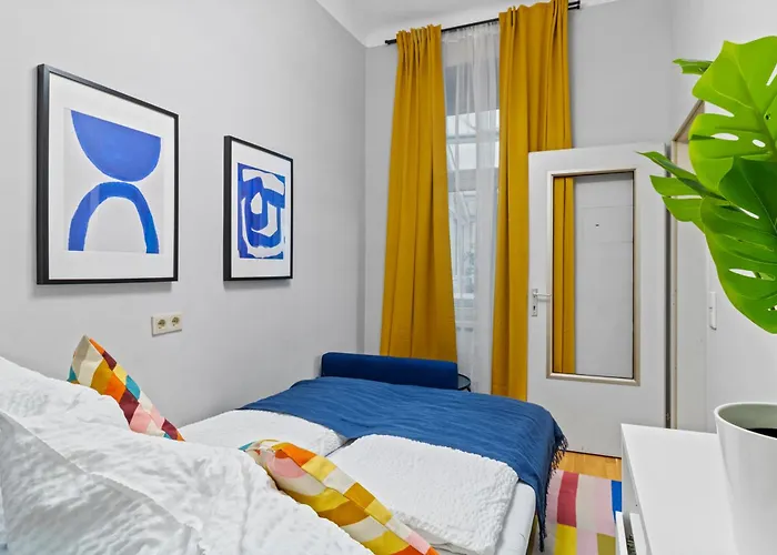 Very Spacious With A Wintergarden And Terrace, 1 Minute To Tram Station Apartment Vienna