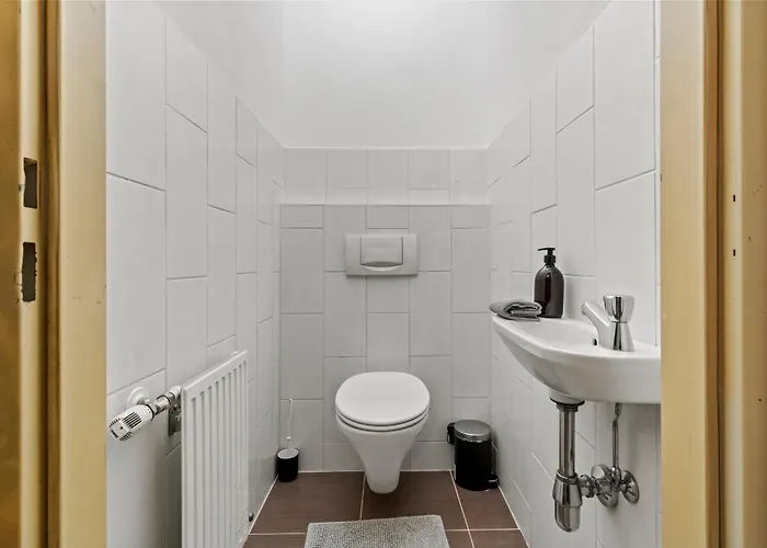 Apartment Very Spacious With A Wintergarden And Terrace, 1 Minute To Tram Station *