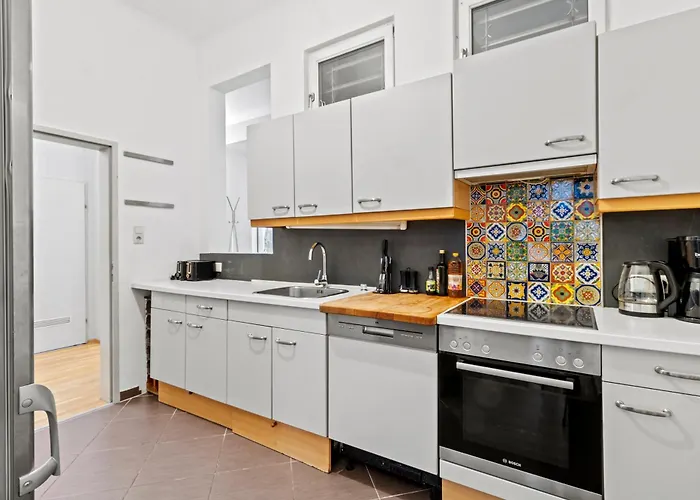 Apartment Very Spacious With A Wintergarden And Terrace, 1 Minute To Tram Station