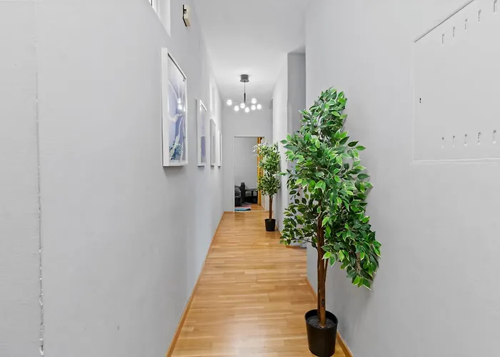 Apartment Very Spacious With A Wintergarden And Terrace, 1 Minute To Tram Station Vienna