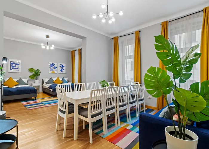 Very Spacious With A Wintergarden And Terrace, 1 Minute To Tram Station Apartment *