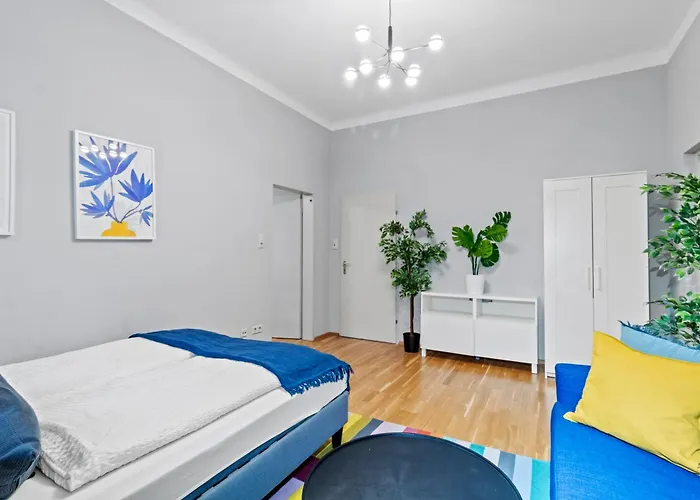Very Spacious With A Wintergarden And Terrace, 1 Minute To Tram Station Apartment Vienna