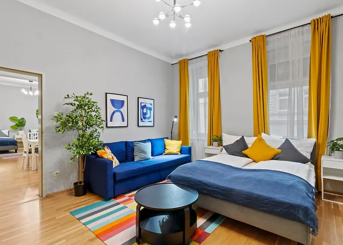Very Spacious With A Wintergarden And Terrace, 1 Minute To Tram Station *