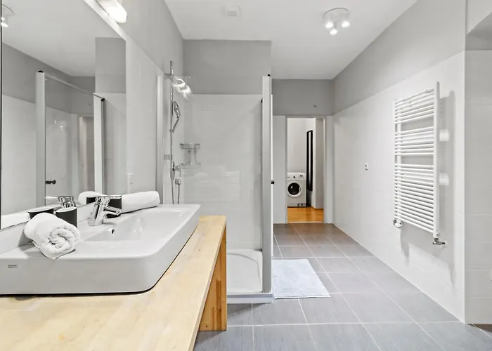 Apartment Very Spacious With A Wintergarden And Terrace, 1 Minute To Tram Station