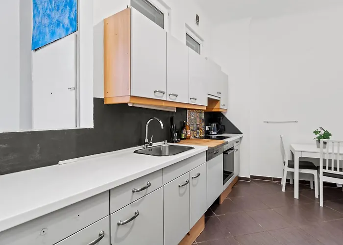 Apartment Very Spacious With A Wintergarden And Terrace, 1 Minute To Tram Station *