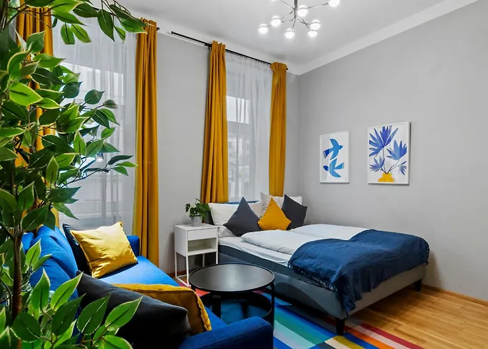 Very Spacious With A Wintergarden And Terrace, 1 Minute To Tram Station Apartment Vienna