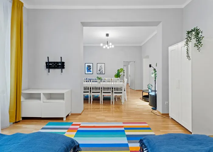 Apartment Very Spacious With A Wintergarden And Terrace, 1 Minute To Tram Station Vienna