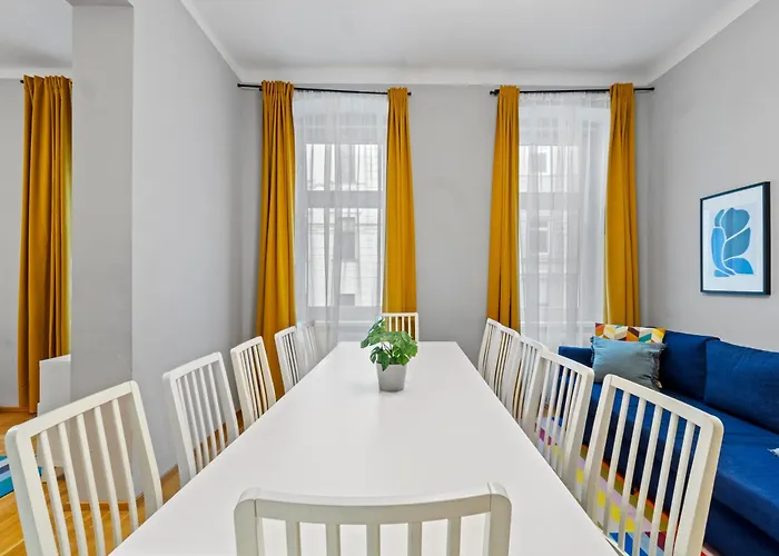 Very Spacious With A Wintergarden And Terrace, 1 Minute To Tram Station *