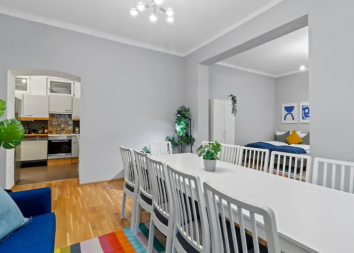 Very Spacious With A Wintergarden And Terrace, 1 Minute To Tram Station * Vienna
