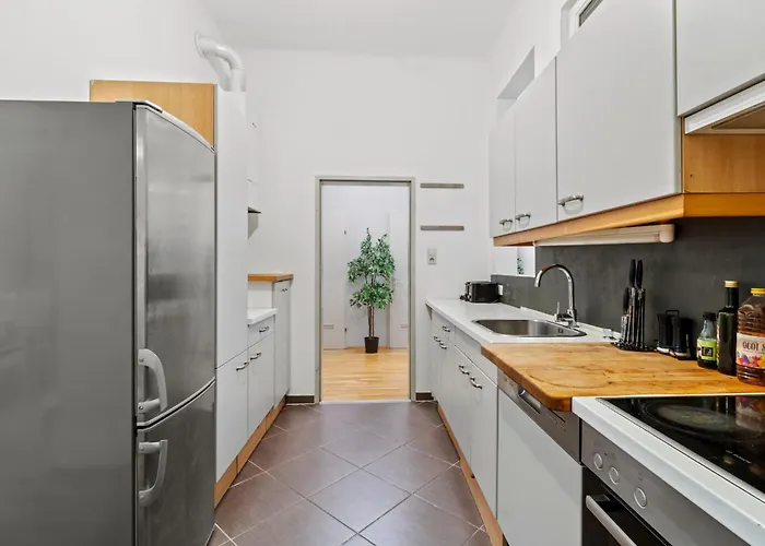 Apartment Very Spacious With A Wintergarden And Terrace, 1 Minute To Tram Station