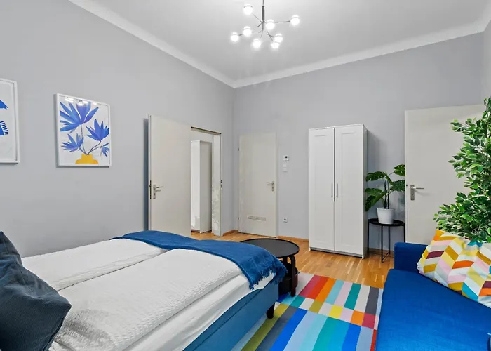 Very Spacious With A Wintergarden And Terrace, 1 Minute To Tram Station Apartment