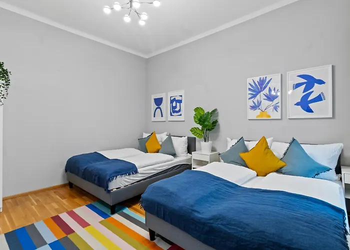 Very Spacious With A Wintergarden And Terrace, 1 Minute To Tram Station Apartment *