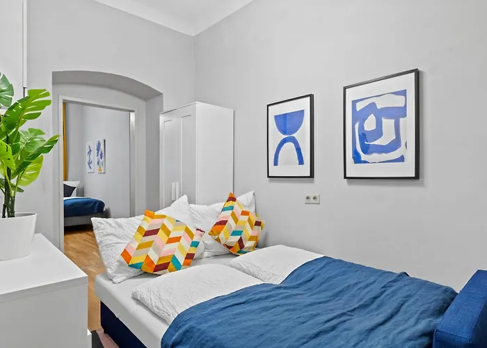 Apartment Very Spacious With A Wintergarden And Terrace, 1 Minute To Tram Station *