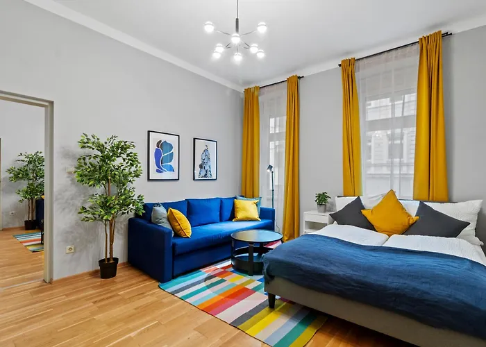 Apartment Very Spacious With A Wintergarden And Terrace, 1 Minute To Tram Station Vienna